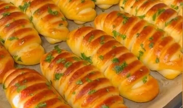 Mükemmel Şeritli Poğaça tarifi