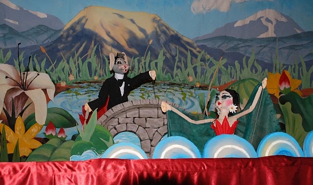 Nahcivan Devlet Kukla Tiyatrosu 14 kişilik ekibiyle Iğdır&#039;da