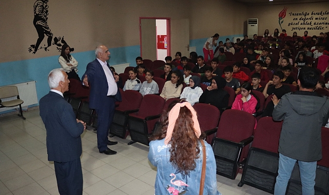 Nahçıvan Devlet Tiyatrosu, Iğdır&#039;ın unutulmuş masallarını canlandırdı