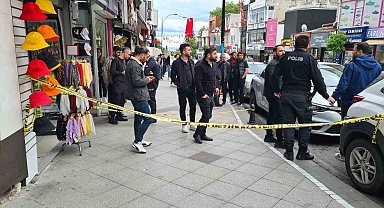 Öfkeli kadın, elindeki silahla husumetli olduğu başka bir kadına sıktı