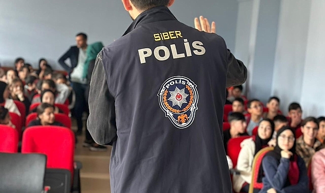 Öğrenci ve velilere, siber suçlara yönelik farkındalık eğitimi verildi