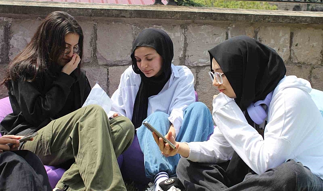 Öğrenciler hem fikir üretiyor hem de iletişim becerilerini geliştiriyor