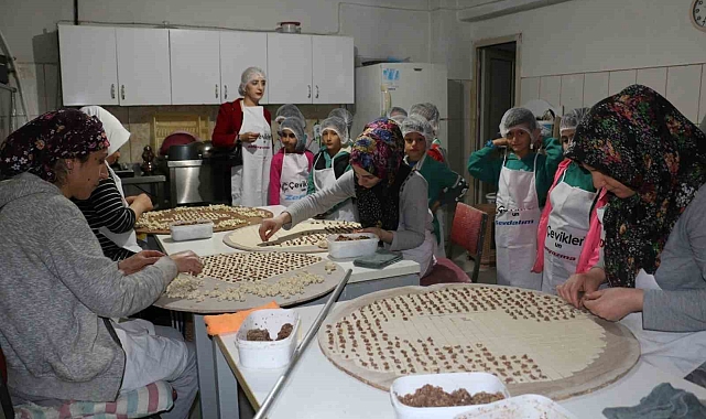 Öğrenciler unlu mamul üretim tesisini gezdi