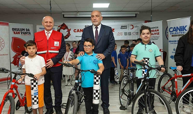 Öğrencilerden kan bağışına katkı