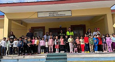 Öğrencilerine trafik polisleri tarafından eğitim verildi
