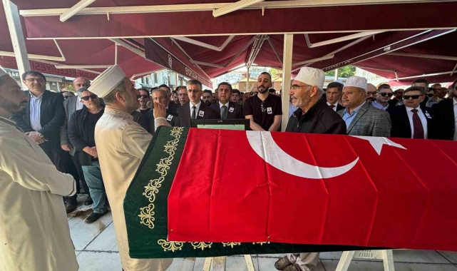 Öğrencisinin silahlı saldırısı sonucu hayatını kaybeden okul müdürü son yolculuğuna uğurlandı