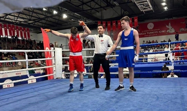 Okul Sporları boks şampiyonasında Türkiye 1. ve 3&#039;cüsü Kütahya Atatürk Anadolu Lisesinden