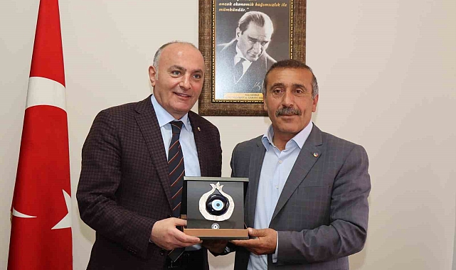 Oltu Ticaret Odası Başkanı Karaca&#039;ya teşekkür plaket verildi