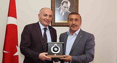 Oltu Ticaret Odası Başkanı Karaca'ya teşekkür plaket verildi