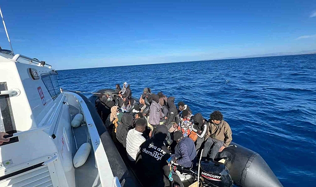 Ölüm yolculuğuna &#039;dur&#039; dendi, 11&#039;i çocuk 56 düzensiz göçmen yakalandı