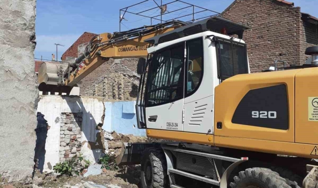 Osmangazi&#039;de metruk bina mesaisi