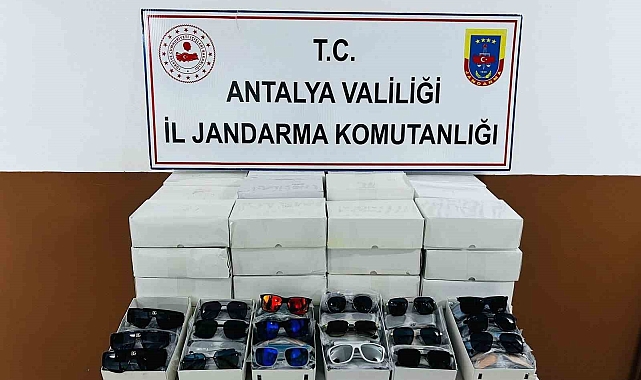 Otobüsünün bagaj kısmından,1500 adet kaçak güneş gözlüğü çıktı