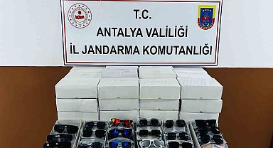 Otobüsünün bagaj kısmından,1500 adet kaçak güneş gözlüğü çıktı