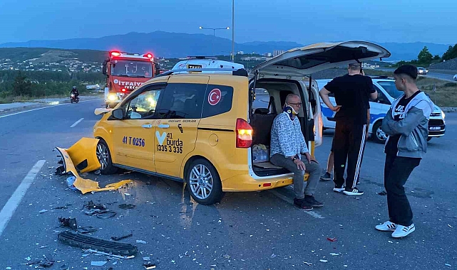 Otomobil ile taksi çarpıştı: 4 yaralı