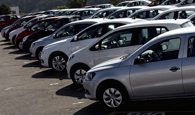 Otomobil ve hafif ticari araç pazarı Nisan&#039;da azaldı