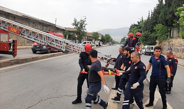 Oyun oynarken, Damdan dama düşen çocuğu itfaiye kurtardı