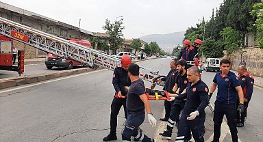 Oyun oynarken, Damdan dama düşen çocuğu itfaiye kurtardı