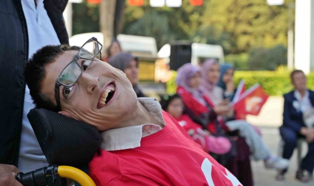 Özel bireylerin temsili askerliğinde gurur, sevinç ve gözyaşı bir arada yaşandı