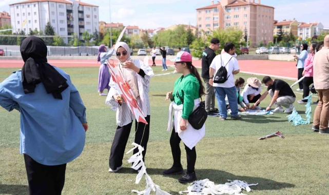Özel çocuklar uçurtma şenliğinde eğlendi