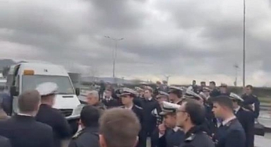 Özel servis kiralayan öğrencilerin, yolunu keserek darp etti