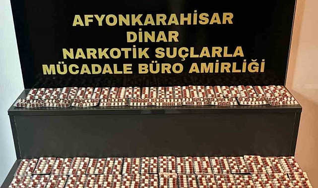 Polis tarafından durdurulan bir araçta, uyuşturucu hap ele geçirdi