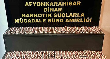 Polis tarafından durdurulan bir araçta, uyuşturucu hap ele geçirdi