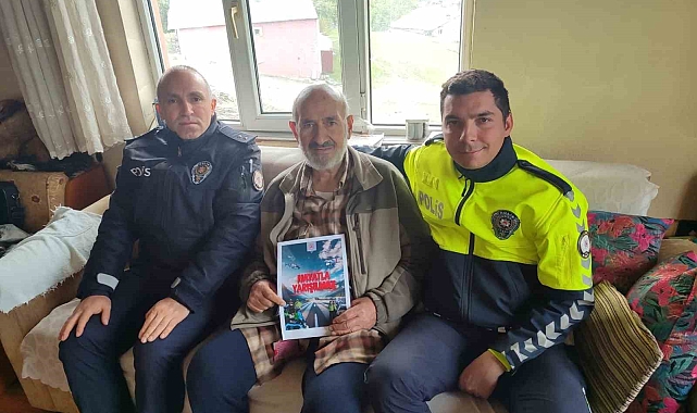 Polis trafik kuralları konusunda vatandaşları bilgilendirdi