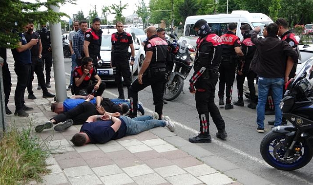 Polisin &#039;dur&#039; ihtarına uymayan sürücü, kovalamaca sırasında kaza yaptı