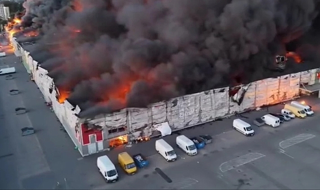 Polonya&#039;da AVM yangınında 1348 dükkan küle döndü