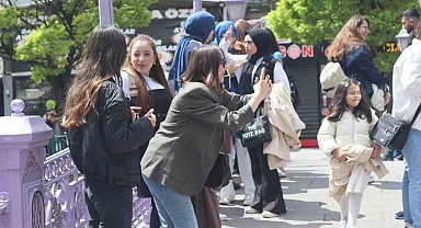 Porsuk Çayı'ndaki köprüde fotoğraf çekenler yoğunluk oluşturdu