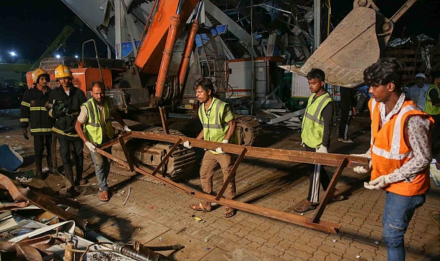 Reklam panosunun devrilmesi sonucu can kaybı 14&#039;e yükseldi