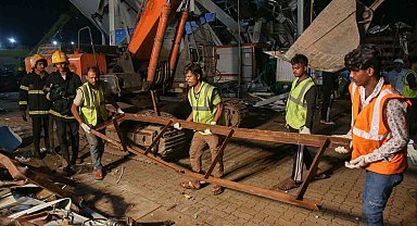 Reklam panosunun devrilmesi sonucu can kaybı 14'e yükseldi