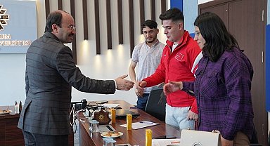 Rektör Çakmak, öğrencilerle bir araya geldi