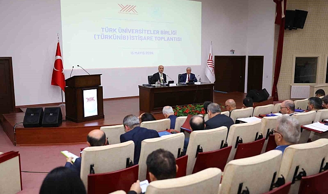 Rektör Çomaklı, TÜRKÜNİB değerlendirme toplantısına katıldı