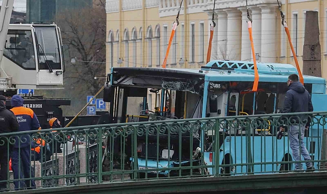 Rusya&#039;da nehre uçan otobüste 7 kişi hayatını kaybetti