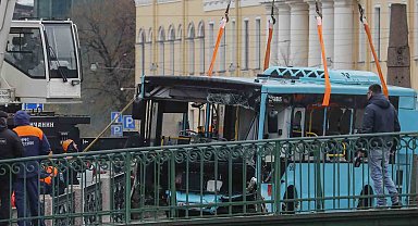 Rusya'da nehre uçan otobüste 7 kişi hayatını kaybetti