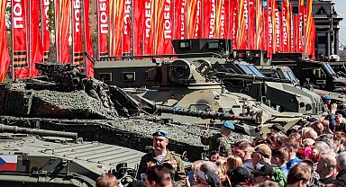 Rusya,ele geçirdiği Batı teçhizatları Zafer Parkı'nda sergilemeye başladı