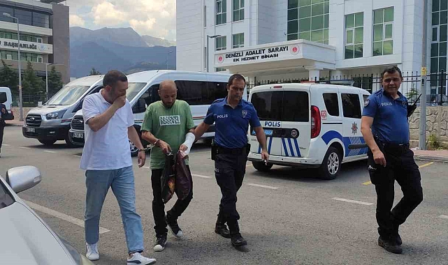 Sağa sola satırla saldıran adam, tutuklandı