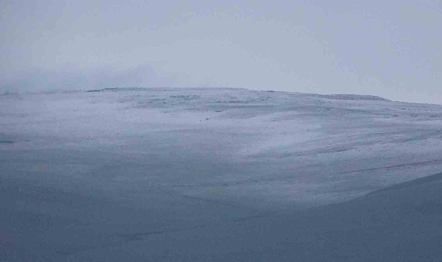 Sağanak, yerini kar yağışına bıraktı