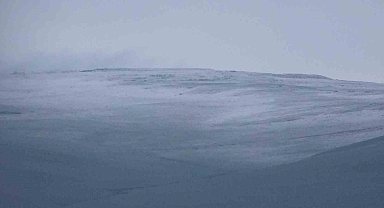 Sağanak, yerini kar yağışına bıraktı