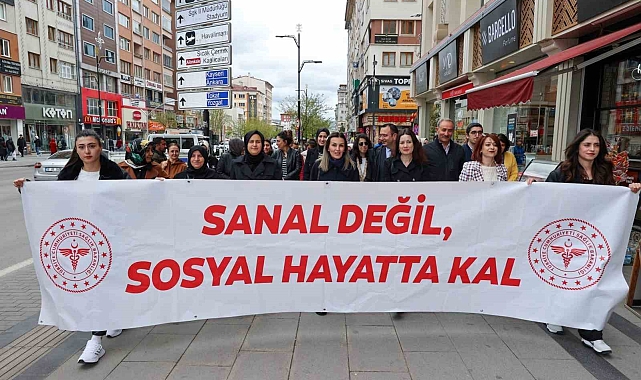 &quot;Sanal değil sosyal hayatta kal&quot; sloganıyla, Dijital bağımlılığa dikkat çektiler