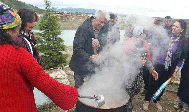 Sanatçıların köyünde baharın gelişini coşkuyla karşıladılar