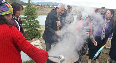 Sanatçıların köyünde baharın gelişini coşkuyla karşıladılar