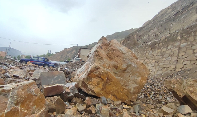 Sanayi bölgesinde yaşanan göçük semt sakinlerini korkuttu