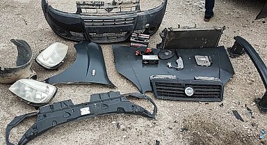 Sanayiye bırakılan aracın parçalarını çaldılar