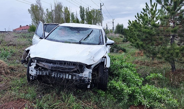 Şarampole uçan otomobilde 1&#039;i bebek 6 kişi yaralandı