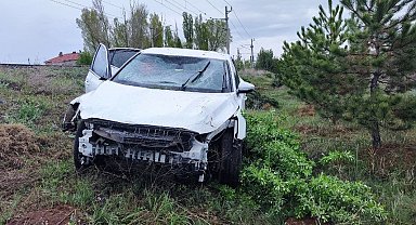 Şarampole uçan otomobilde 1'i bebek 6 kişi yaralandı