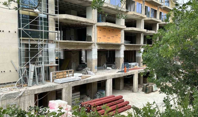 Sarıyer&#039;de 34 yıldır bitmeyen 27 katlı bina için yıkım kararı