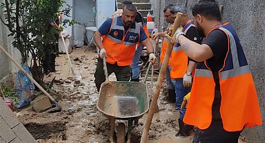 Sel felaketinin yaşandığı yerlere giden AFAD gönüllüleri, yaraları sarmaya çalışıyor