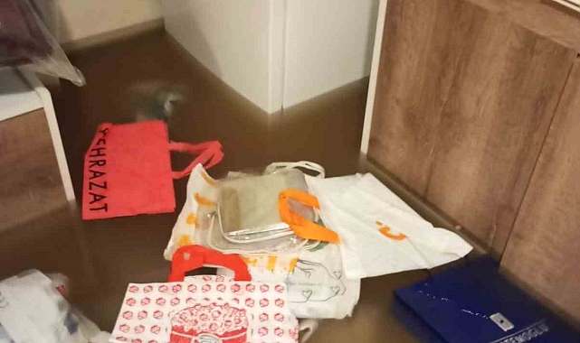 Sel sonrası iki evi kullanılamaz hale geldi